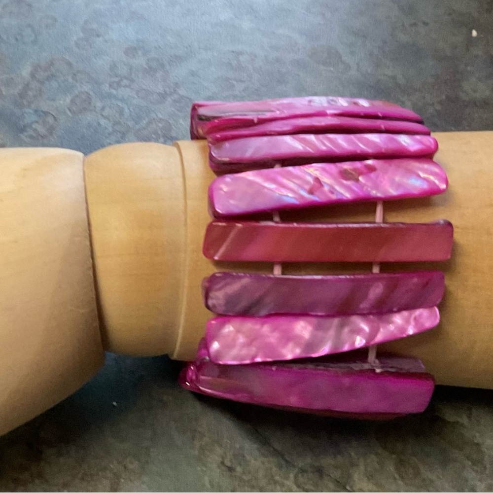 Women's Pink Mother-of-Pearl Stretch Bracelet